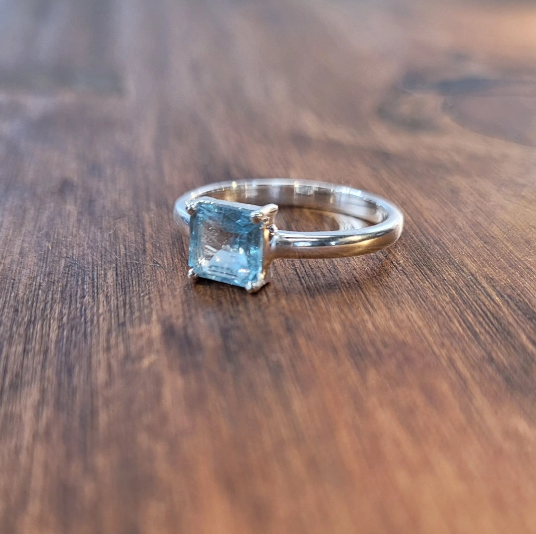 Aqua Kyanite Ring