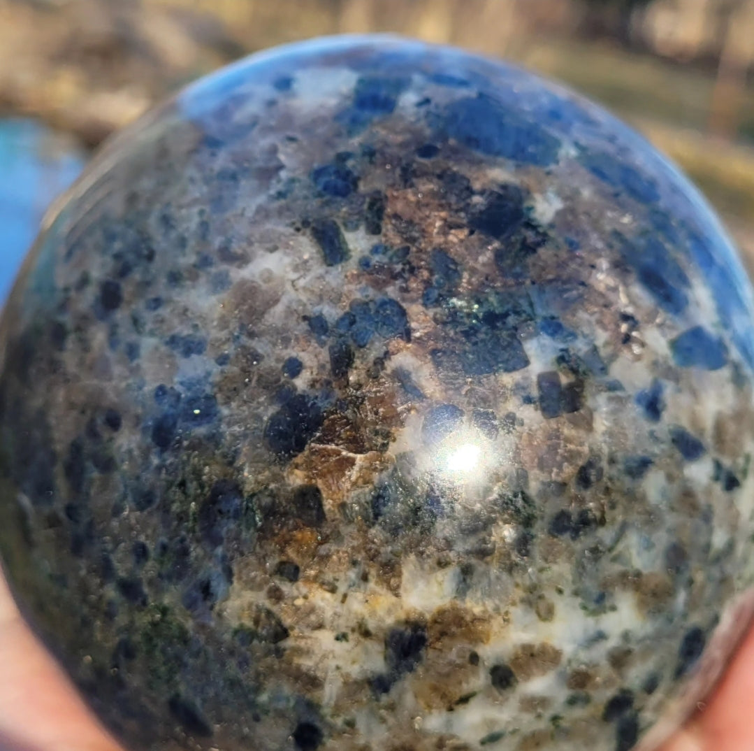 Iolite sphere