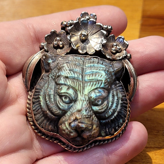 Labradorite tiger carving pendant